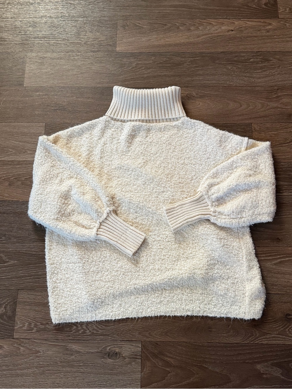 Double Zero Cream Turtleneck Sweater Medium